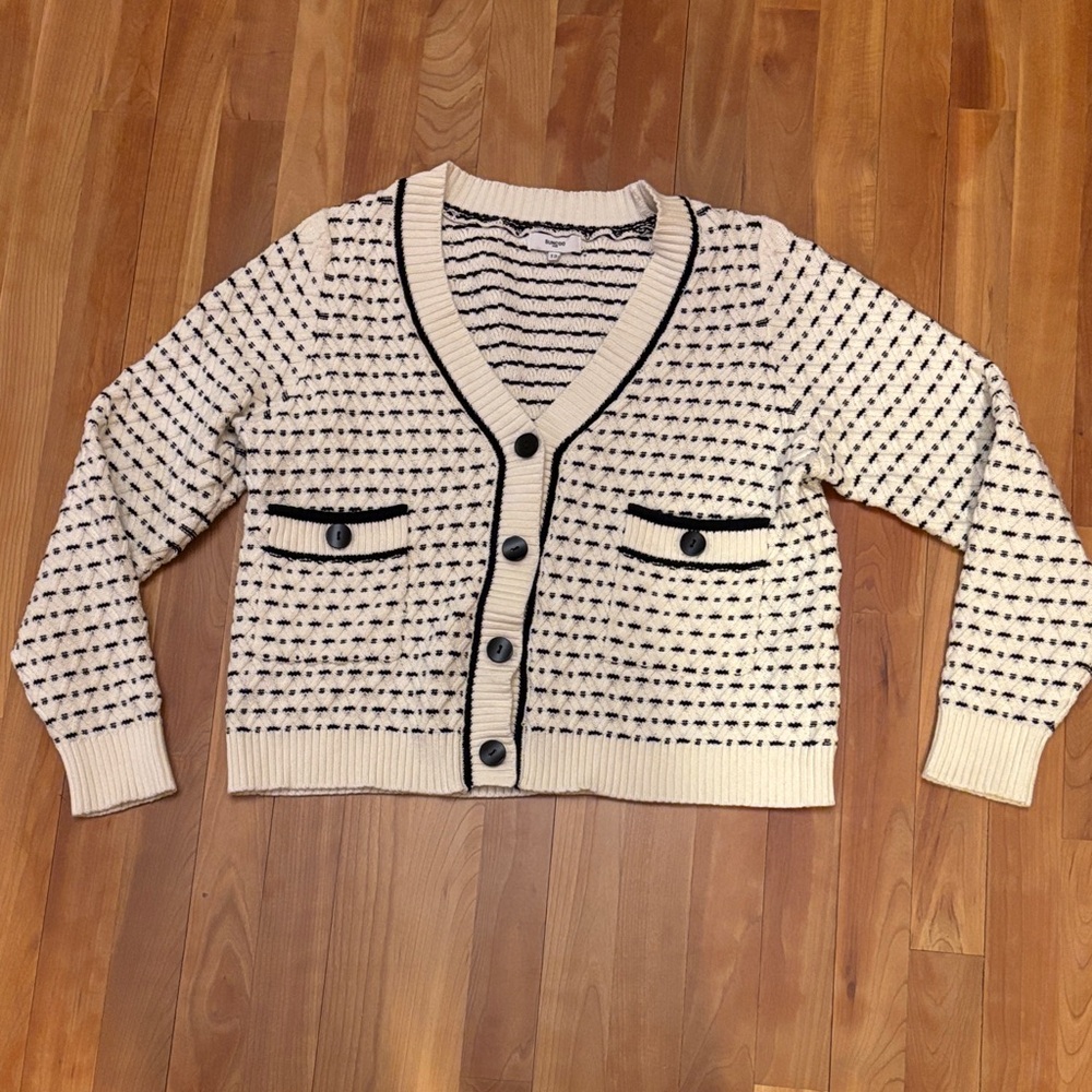 Sunoco Paris Women's White and Black Cardigan Sweater